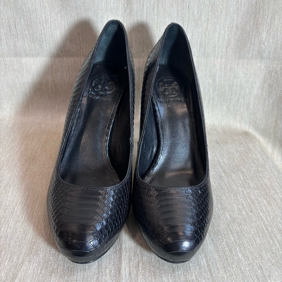 TORY BURCH Sz 6.5 Hidden Mini Platform Python Embossed Almond Toe Classic Heels - Picture 2 of 10